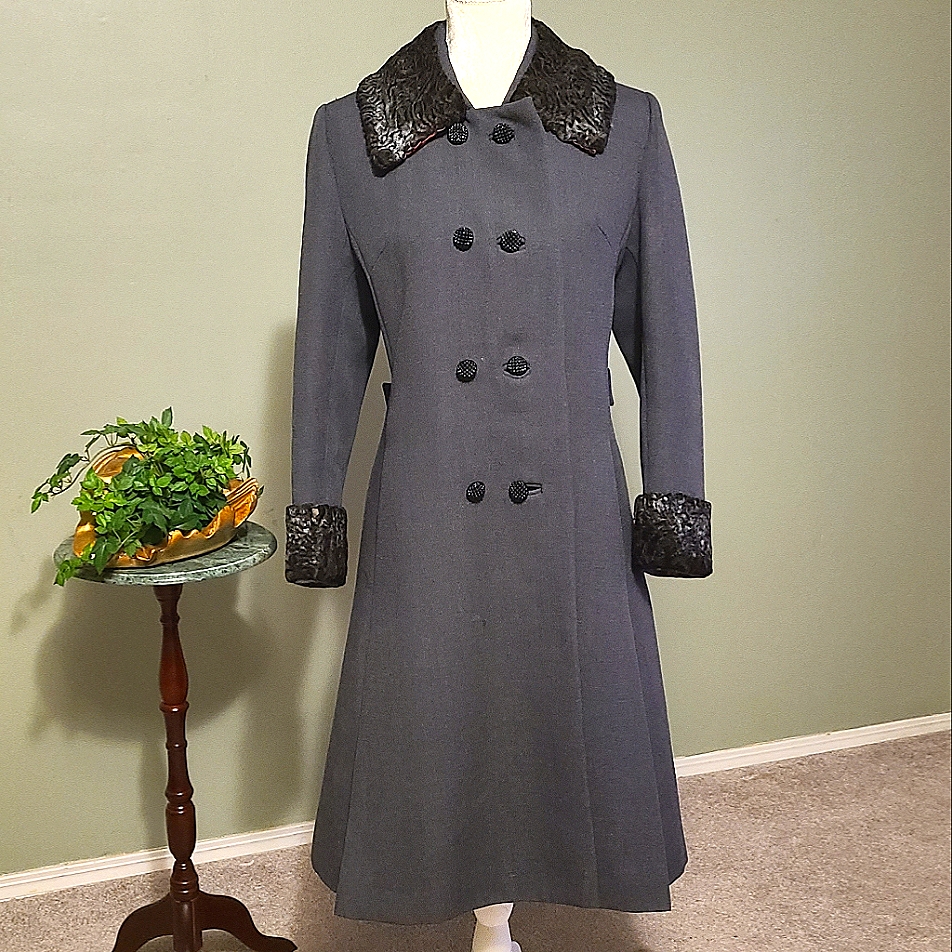 Hostpick Rare Vintage Unsigned Coat